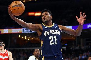 右脚踝扭伤！米西：现在感觉好多了 我觉得自己没事了