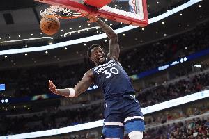 打湖人老猛了！兰德尔20中10空砍33分5板6助1断 上半场轰22分